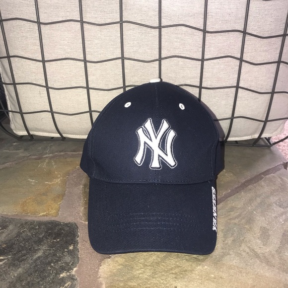 Twin’s Enterprise, Inc Other - New York Yankees Navy Baseball Cap